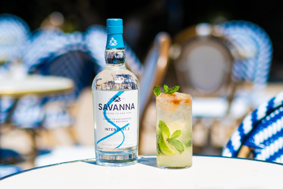 Drink: Drink de rum com abacaxi e hortelã