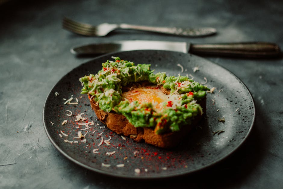 Receita: Tostada de abacate com ovo e pimenta