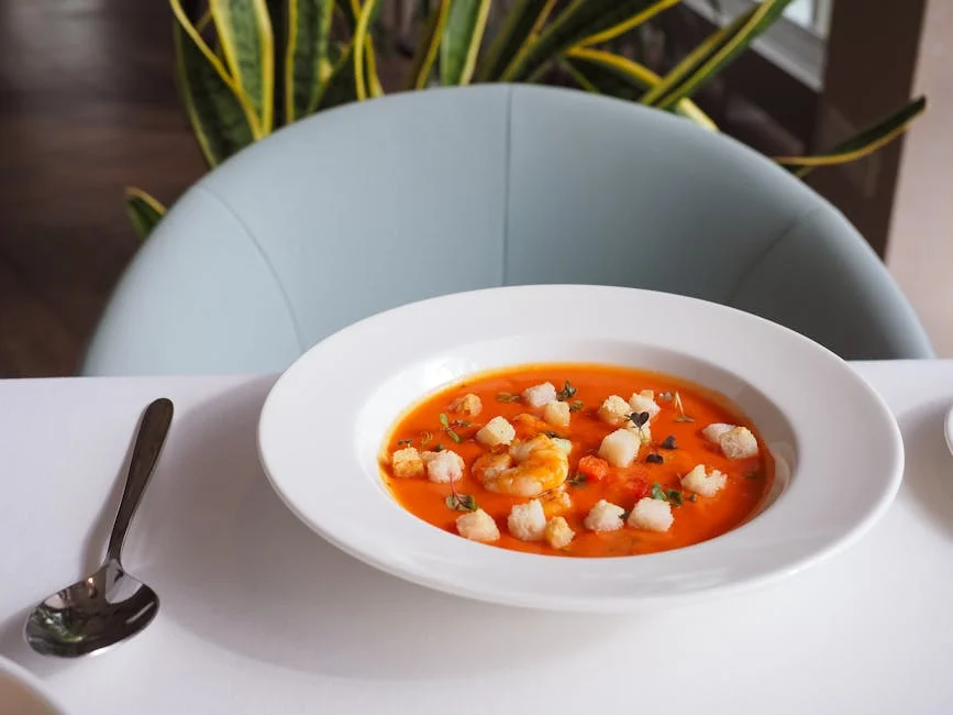 Receita: Sopa de tomate assado com manjericão