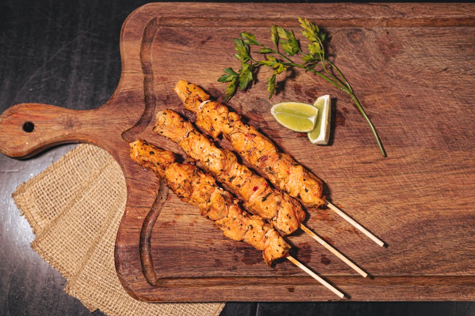 Receita: Espetinho de frango com molho de iogurte